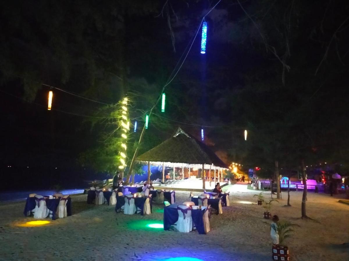 Madu Tiga Beach And Resort Tanjungpinang Zewnętrze zdjęcie