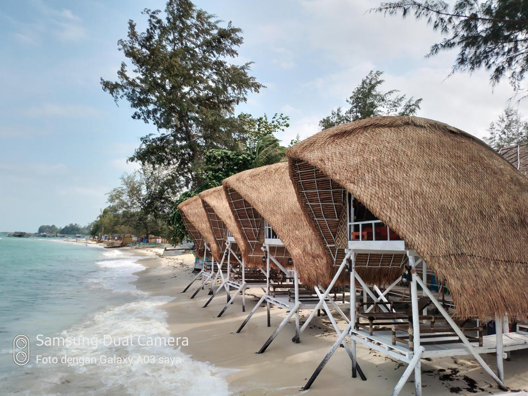 Madu Tiga Beach And Resort Tanjungpinang Zewnętrze zdjęcie